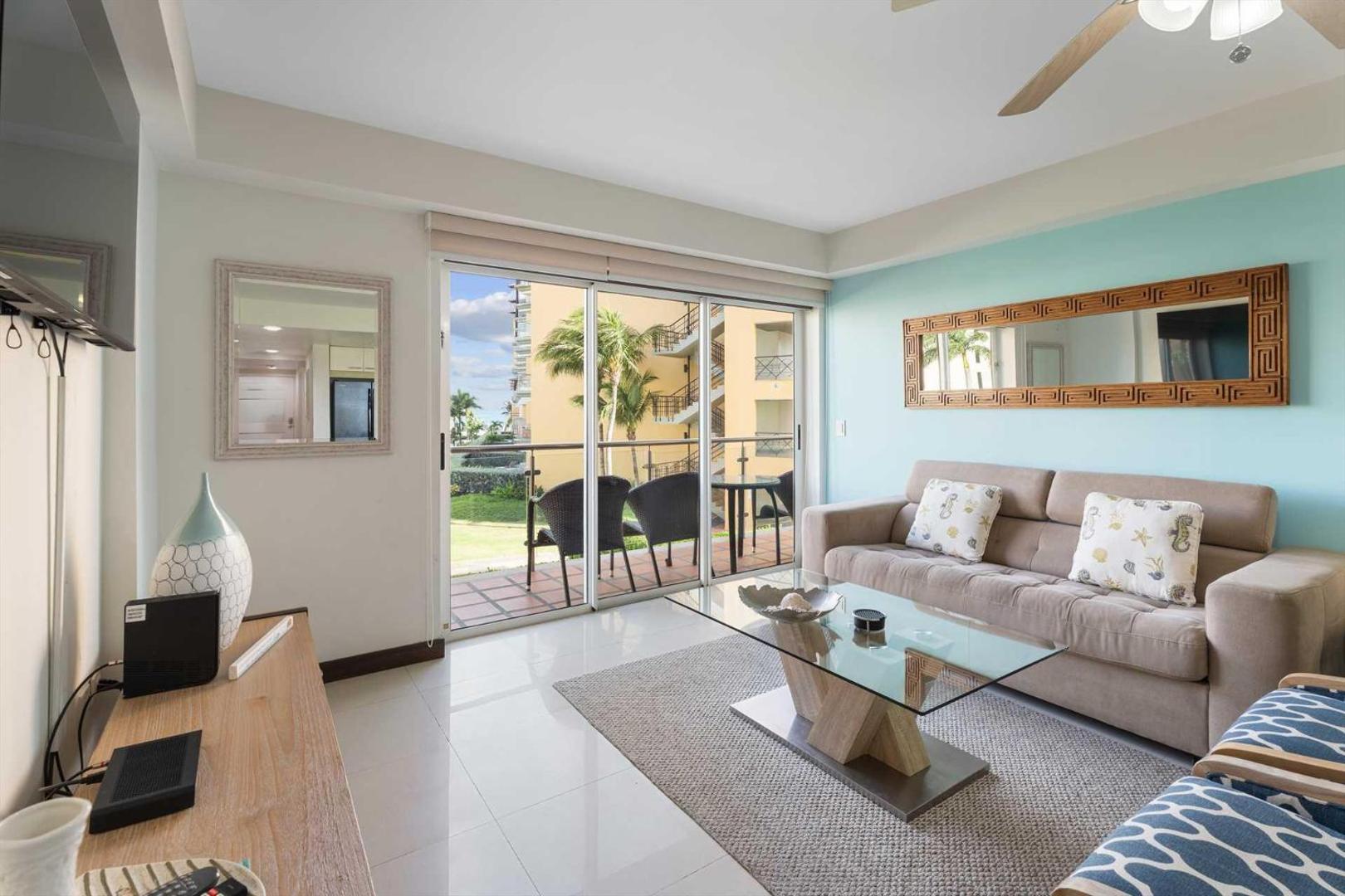 Foto 5: Beachfront - Ocean Comfort 2BR condo - P216