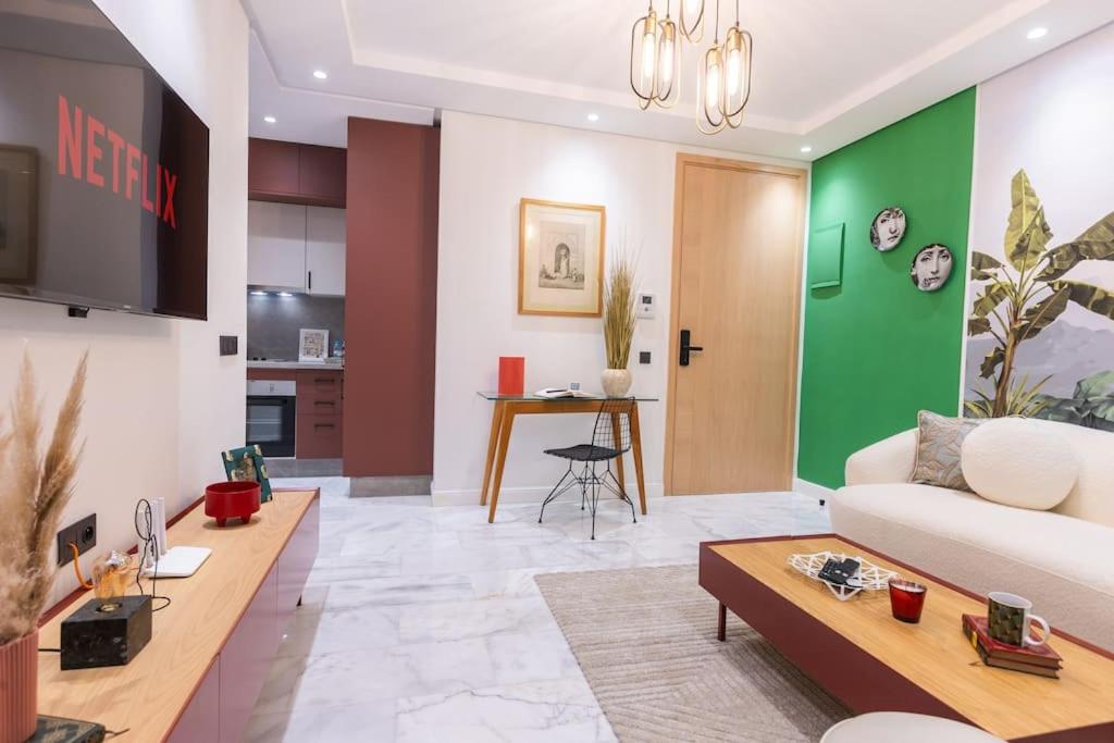Billede 2: So Chic & Lumineux Appartement Avec Terrasse Ensoleillée Au Coeur De Maarif Quartier Palmier Avec Parking Prés de Tramway Et Restaurants Luigi Casablanca