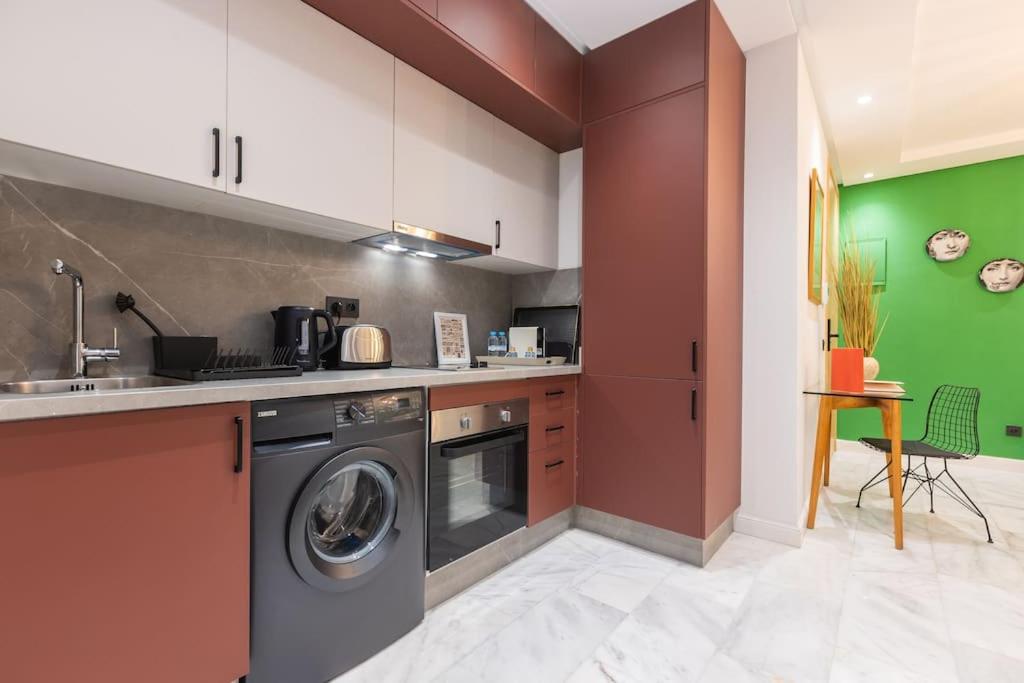 Billede 4: So Chic & Lumineux Appartement Avec Terrasse Ensoleillée Au Coeur De Maarif Quartier Palmier Avec Parking Prés de Tramway Et Restaurants Luigi Casablanca