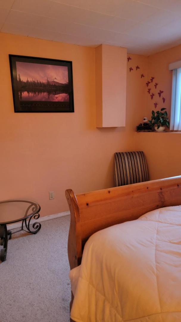 Fotografie 4: Charming - 2 bedrooms suite, 1 full bath & family room