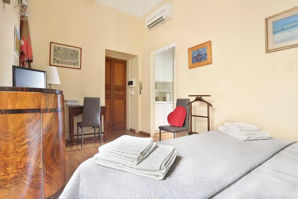 Фотография 2: Small Studio, Donatello, next to the Duomo of Florence