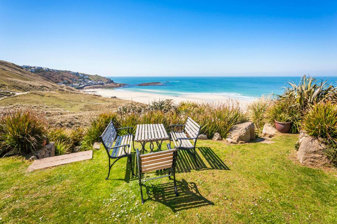 Φωτογραφία 6: Sheldrake, Spacious Villa, Panoramic Sea-views, Large Garden, By Beach