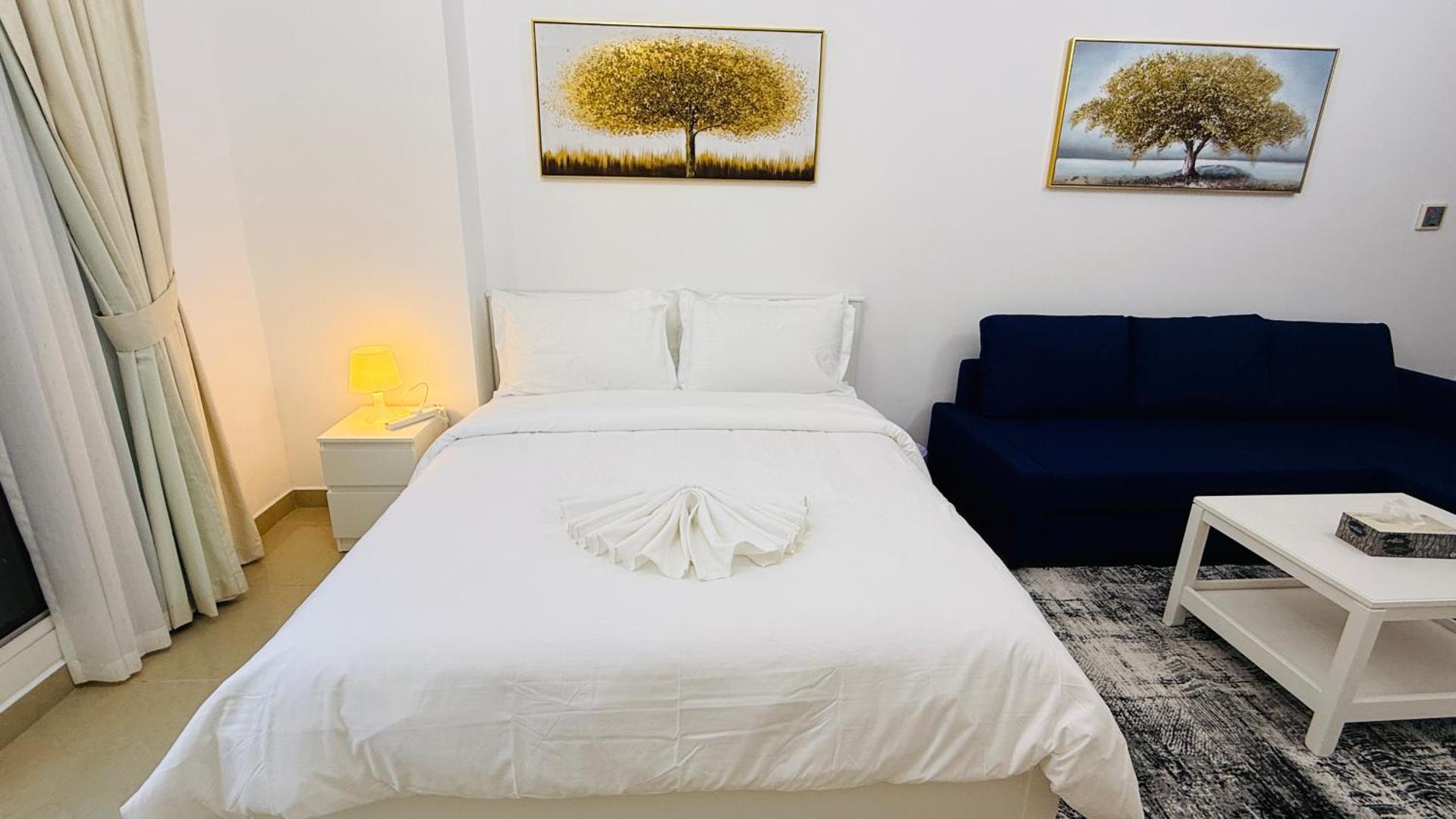 Foto 4: Spacious Studio with balcony Trafalgar Central tower International city Dubai