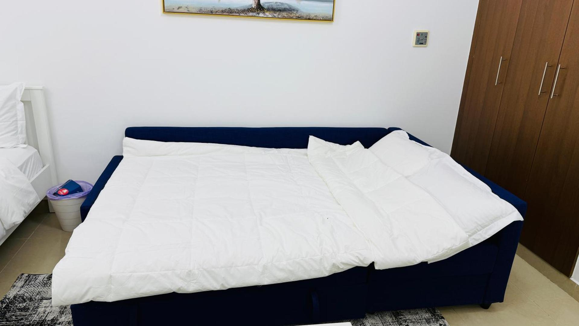 Foto 8: Spacious Studio with balcony Trafalgar Central tower International city Dubai