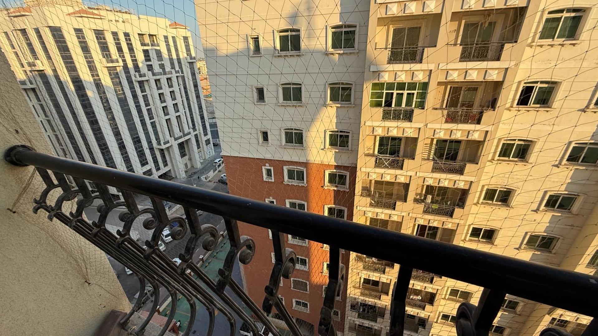 Foto 2: Spacious Studio with balcony Trafalgar Central tower International city Dubai