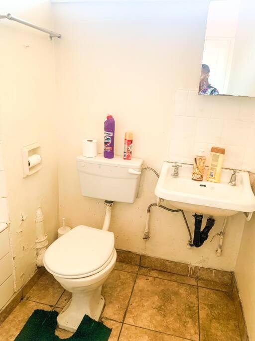 Foto 7: Spacious, Budget-Friendly Stay