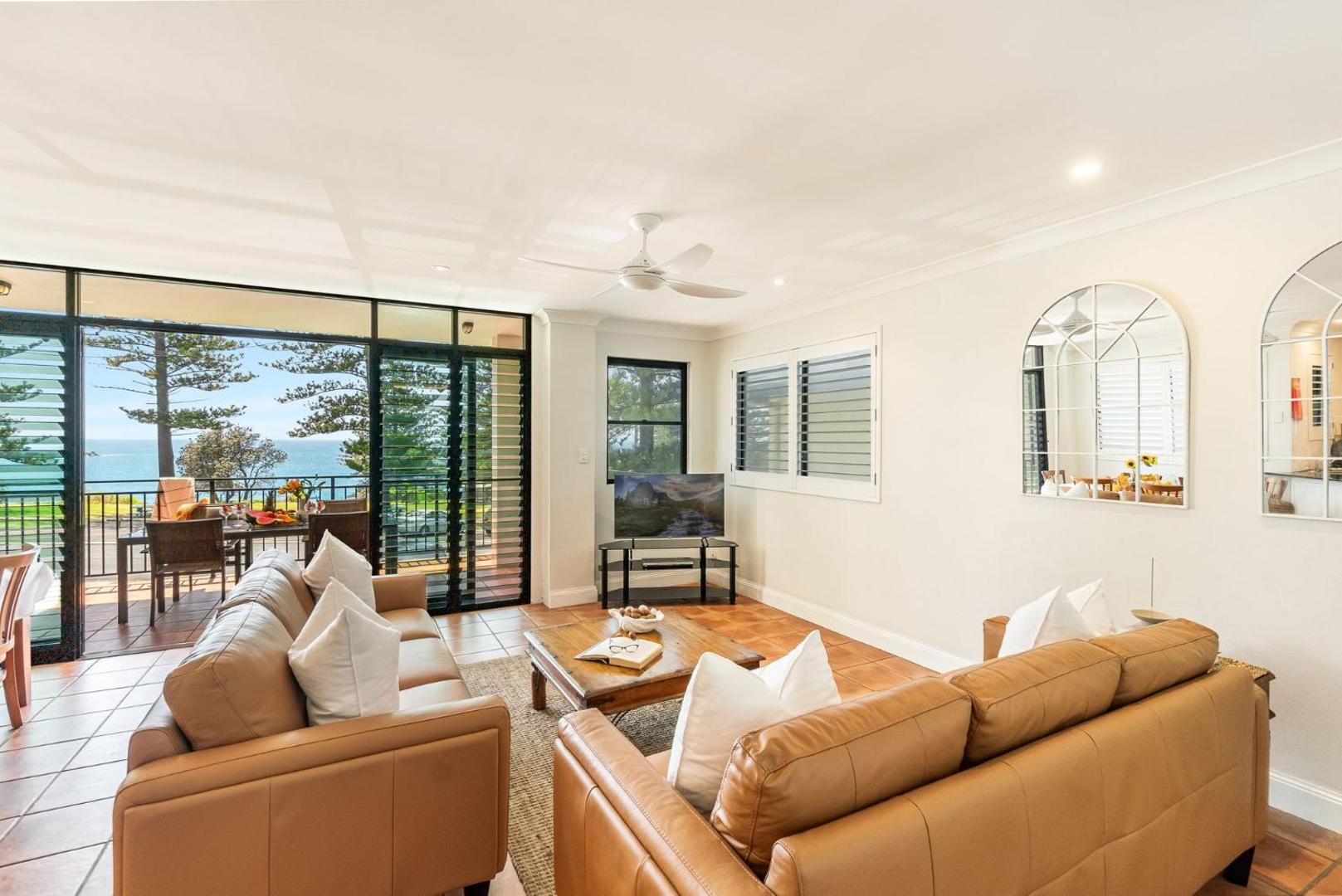 Fotografie 7: Arcoola 2 - Views Over Main Beach - Holiday Yamba