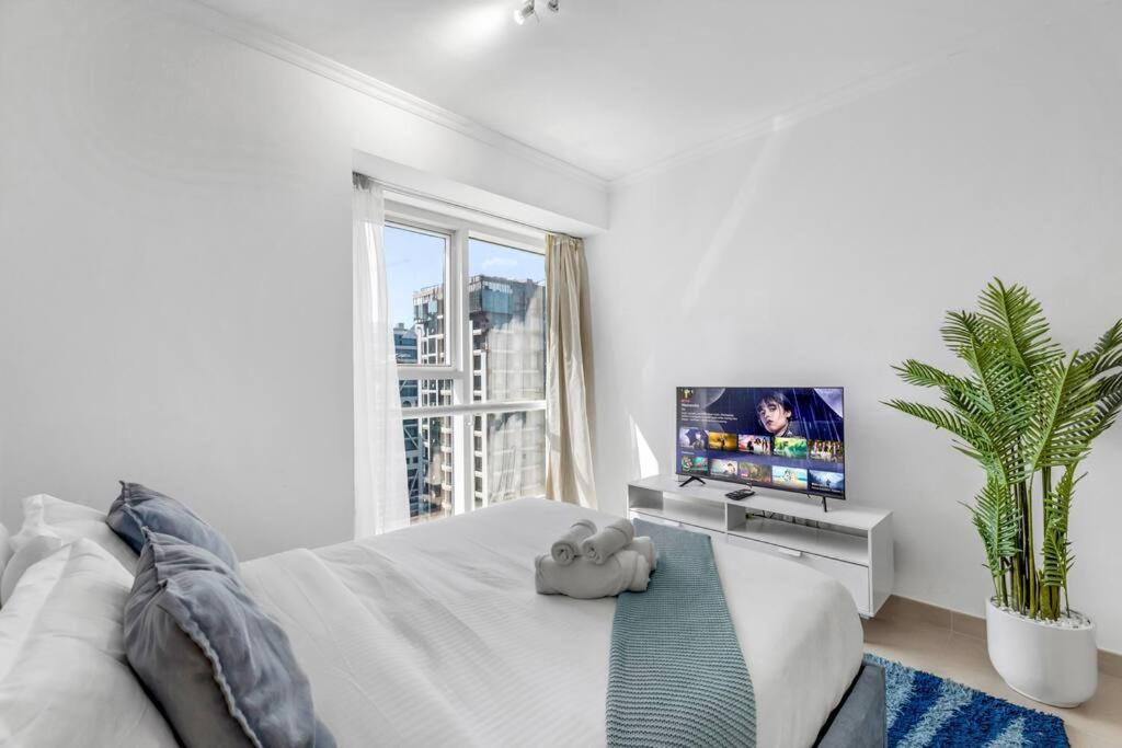 Foto 4: Waves - Charming Studio with Lake Views Close to Metro