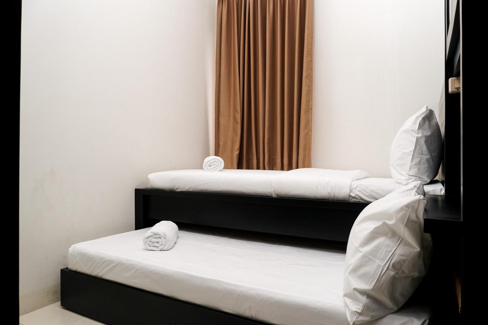 Zdjęcie 2: 2BR with Study Room Apartment Seaview at Marina Ancol By Travelio