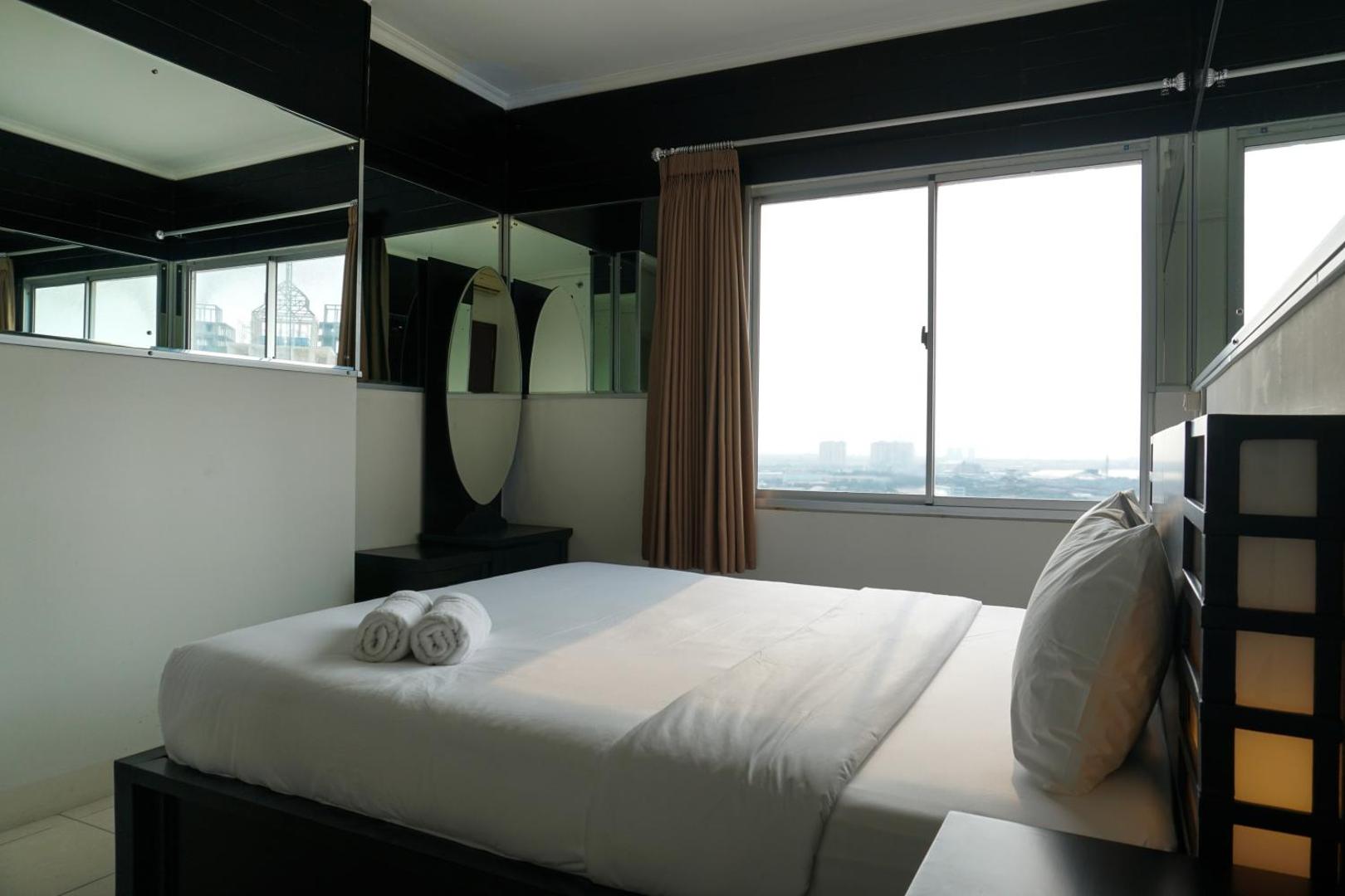 Zdjęcie 4: 2BR with Study Room Apartment Seaview at Marina Ancol By Travelio