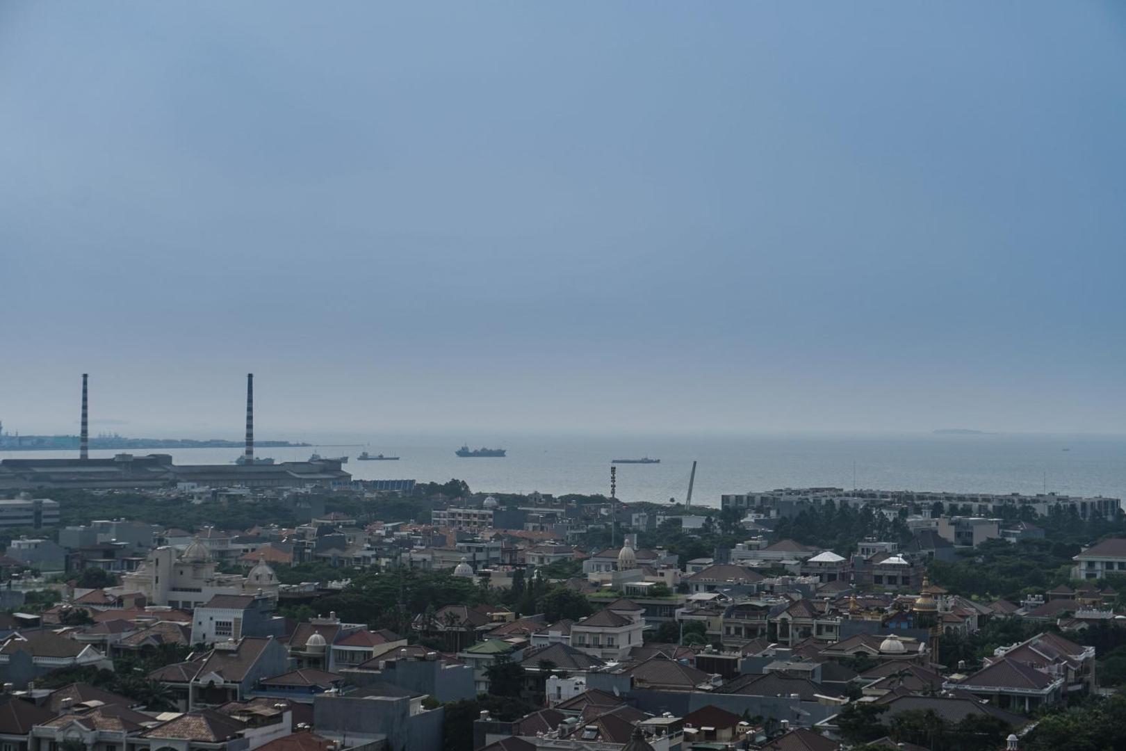 Zdjęcie 6: 2BR with Study Room Apartment Seaview at Marina Ancol By Travelio