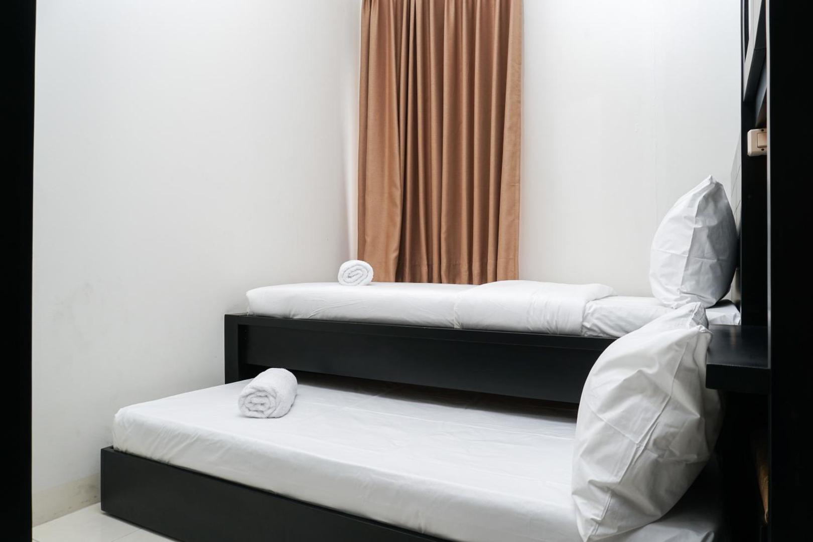 Zdjęcie 7: 2BR with Study Room Apartment Seaview at Marina Ancol By Travelio