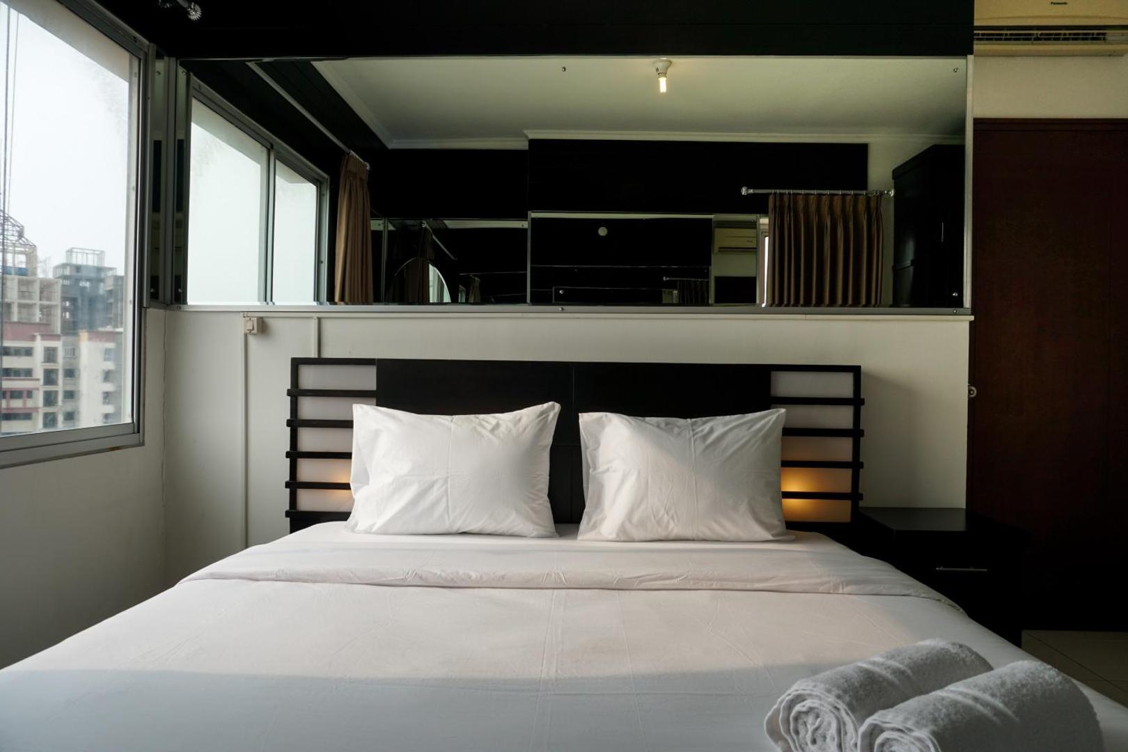 Zdjęcie 8: 2BR with Study Room Apartment Seaview at Marina Ancol By Travelio