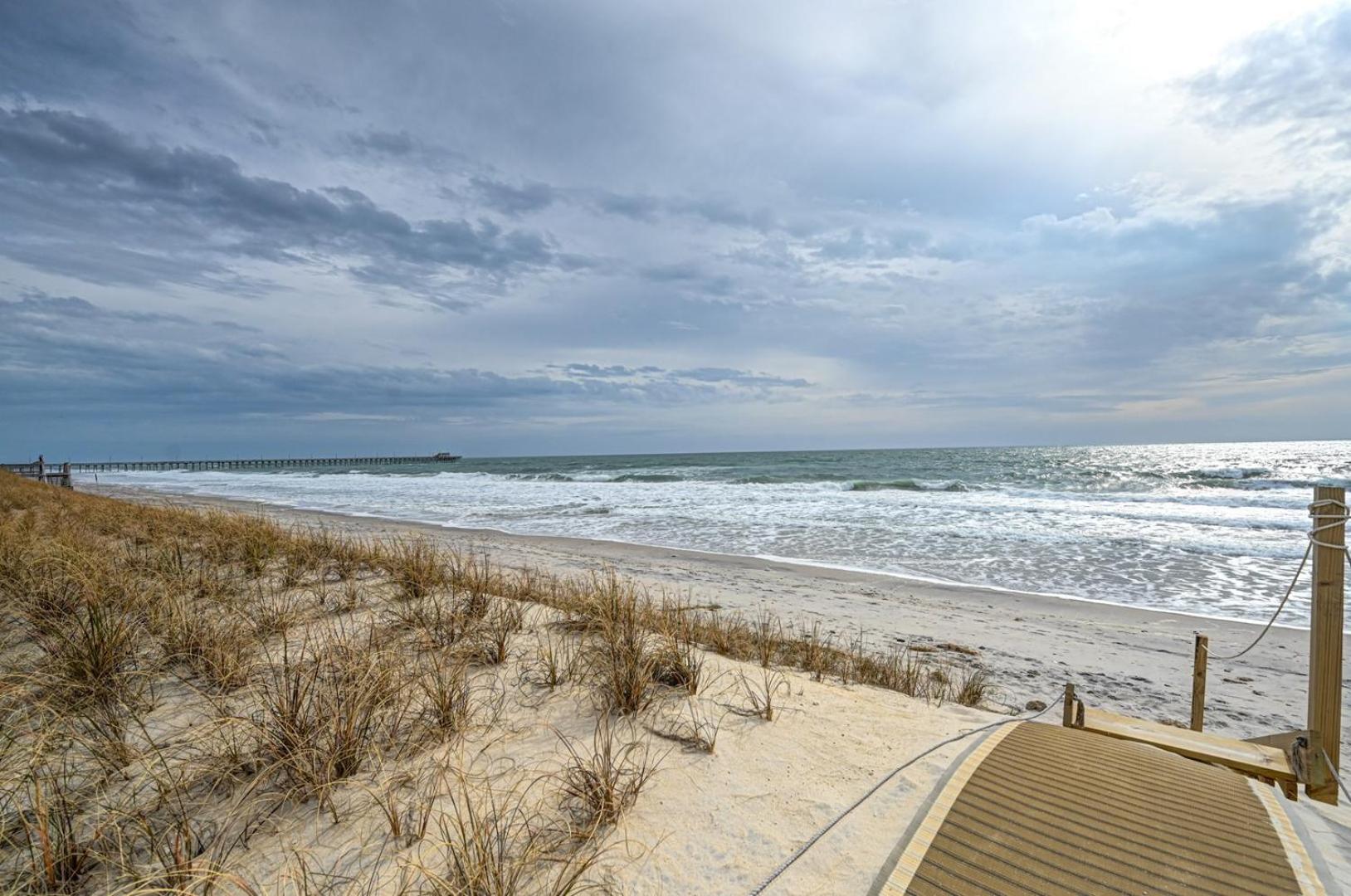 Foto 5: Ocean View - Just Steps from Oceanfront - 2 Full Width Sun Decks - 3 King Suites