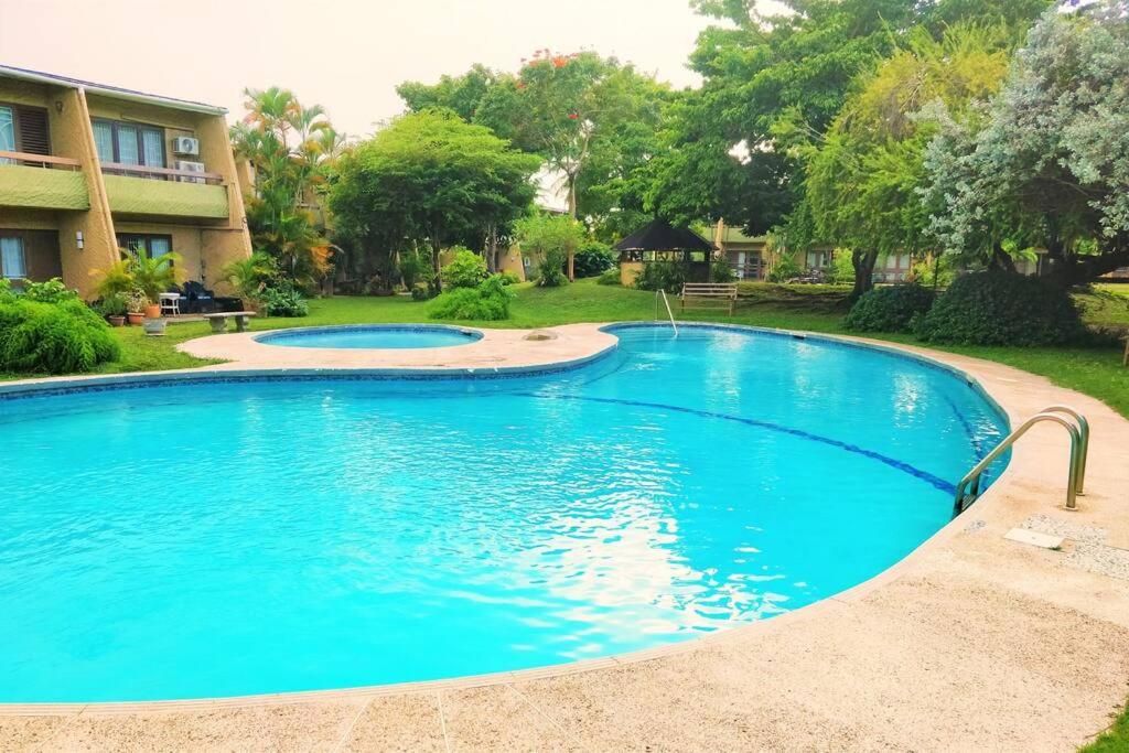 Foto 4: Secure, Gated Oasis close to City