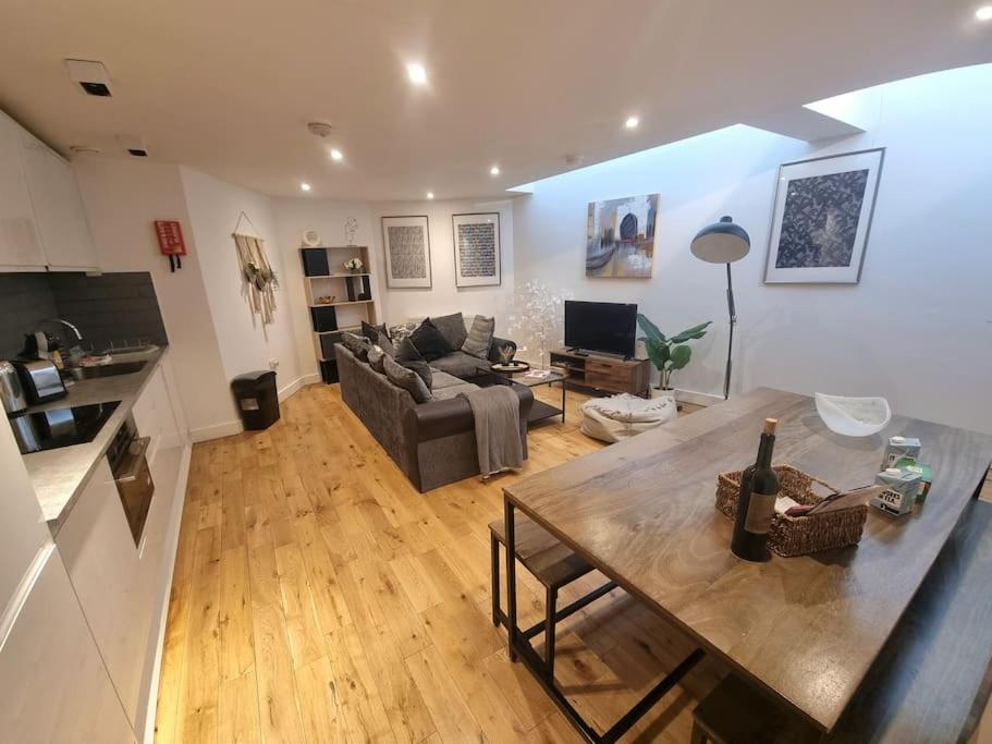 Фотография 3: Large Duplex Flat at London Bridge