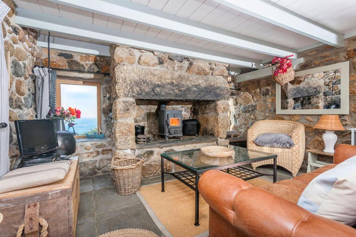 Fotografie 2: Whitebreakers, Cottage, Garden, Sea-views, Amazing Location By Beach