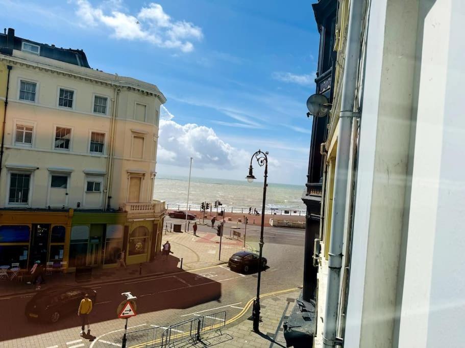 Zdjęcie 10: Waves, Central Beach Town Apartment
