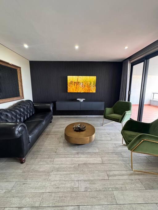Fotografie 7: Accommodation Front - Spacious 6 Sleeper Across Ushaka