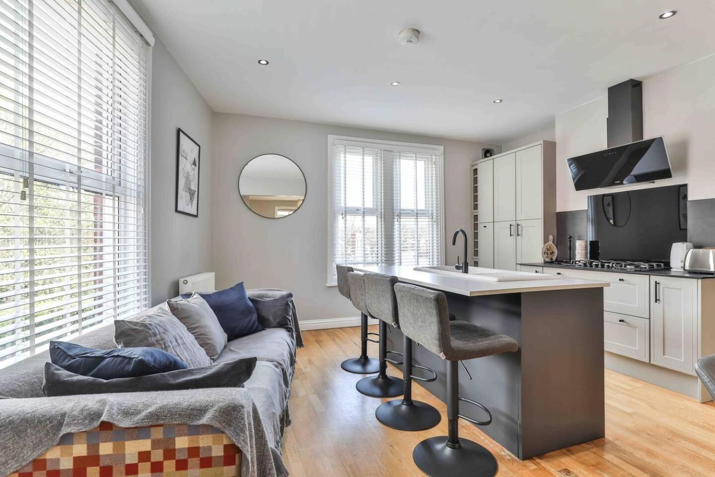 Bilde 9: Stylish & Spacious 3 Bed Apartment with Parking