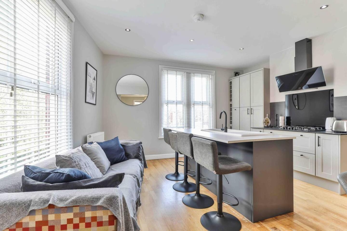 Bilde 10: Stylish & Spacious 3 Bed Apartment with Parking