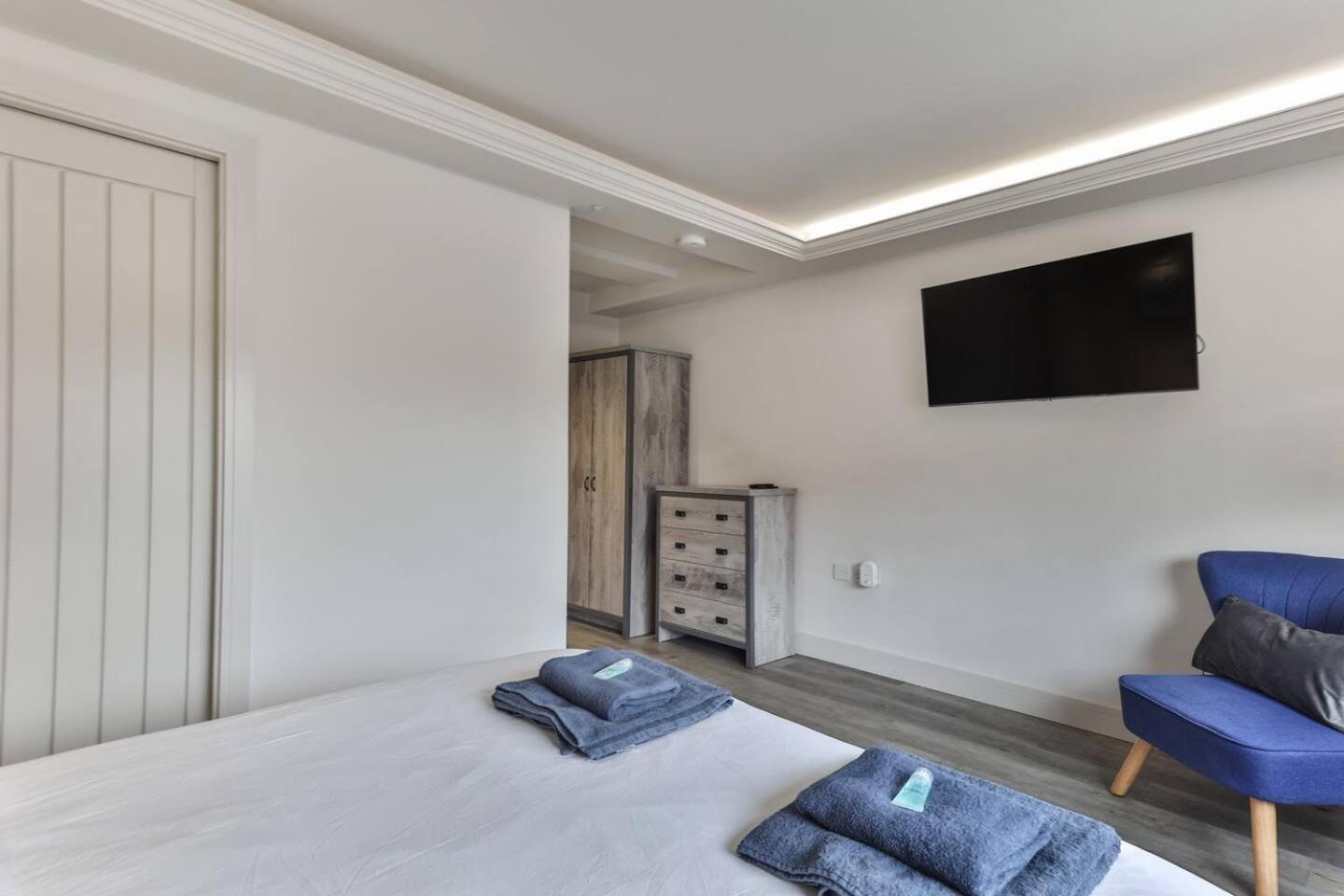 Фотография 5: Spacious, Modern 2 Bed Apartment With Ensuites