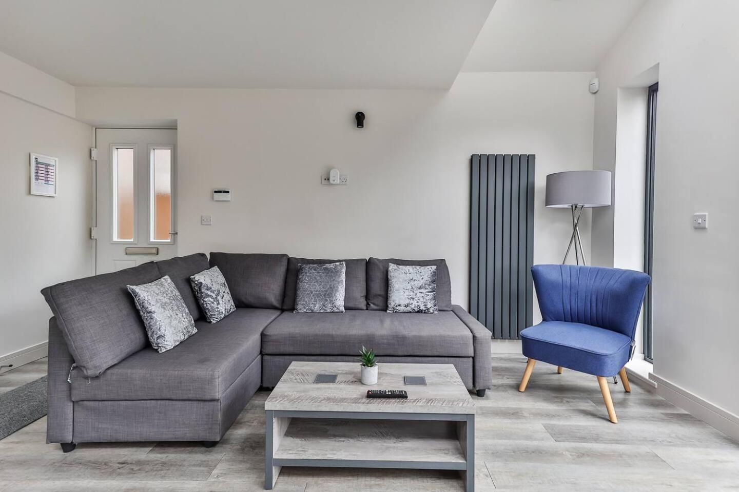 Фотография 2: Spacious, Modern 2 Bed Apartment With Ensuites