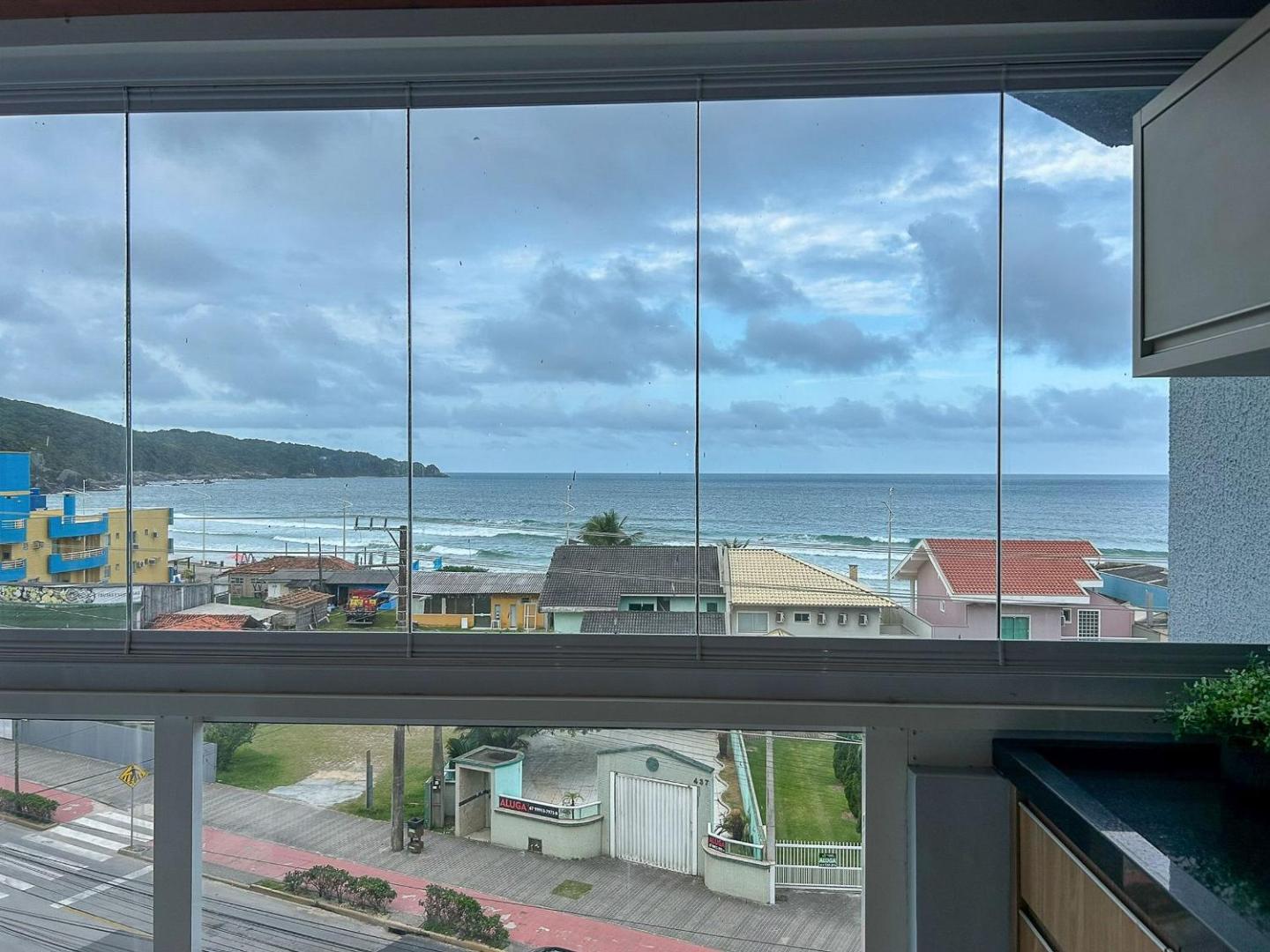 Fotografie 8: 303 - Apto com 03 dorm com Vista Mar na Avenida Principal de Bombas