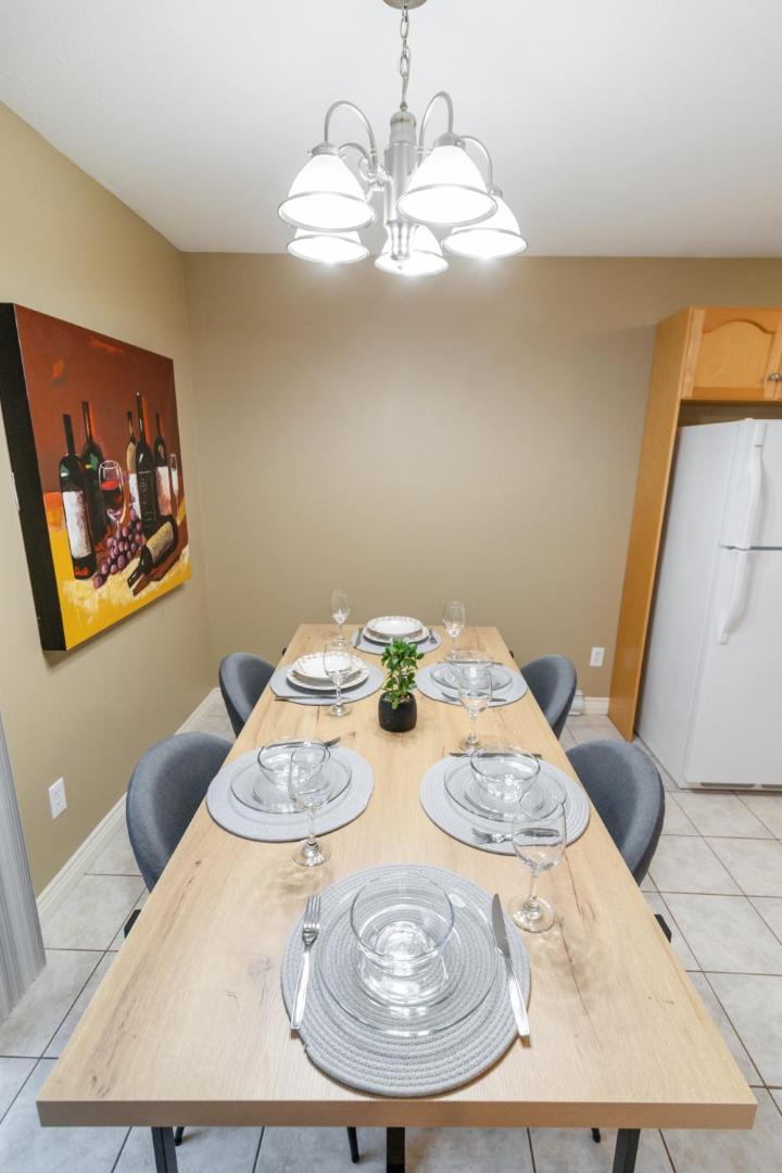 Foto 10: Comfortable, Spacious 3 bedroom Home