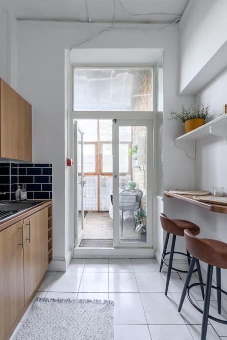Bilde 6: Studio Flat in Victorian West Kensington Mansion with balcony