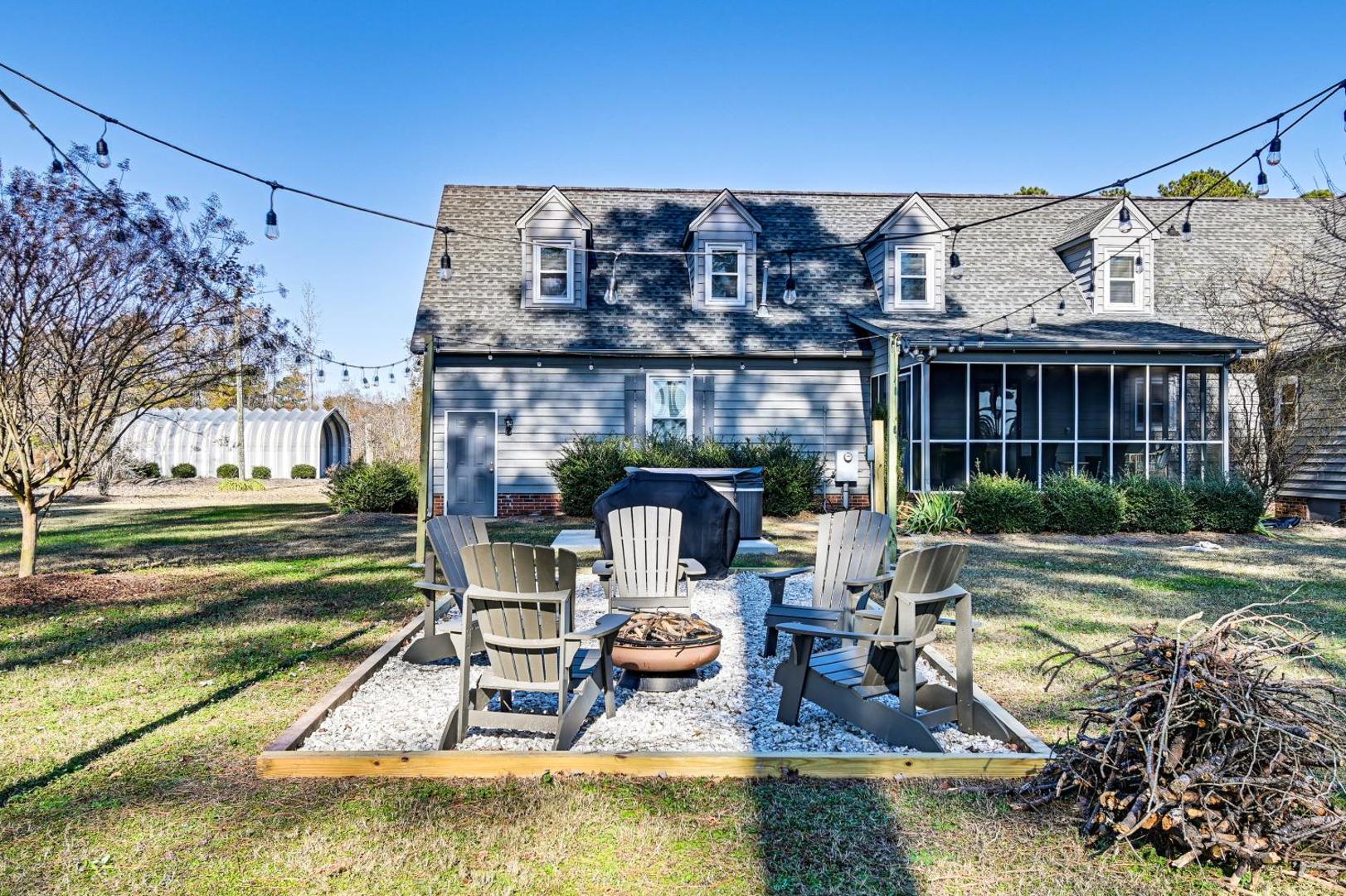 Zdjęcie 3: House on 20 Acres with On-Site Pond in Spring Lake!