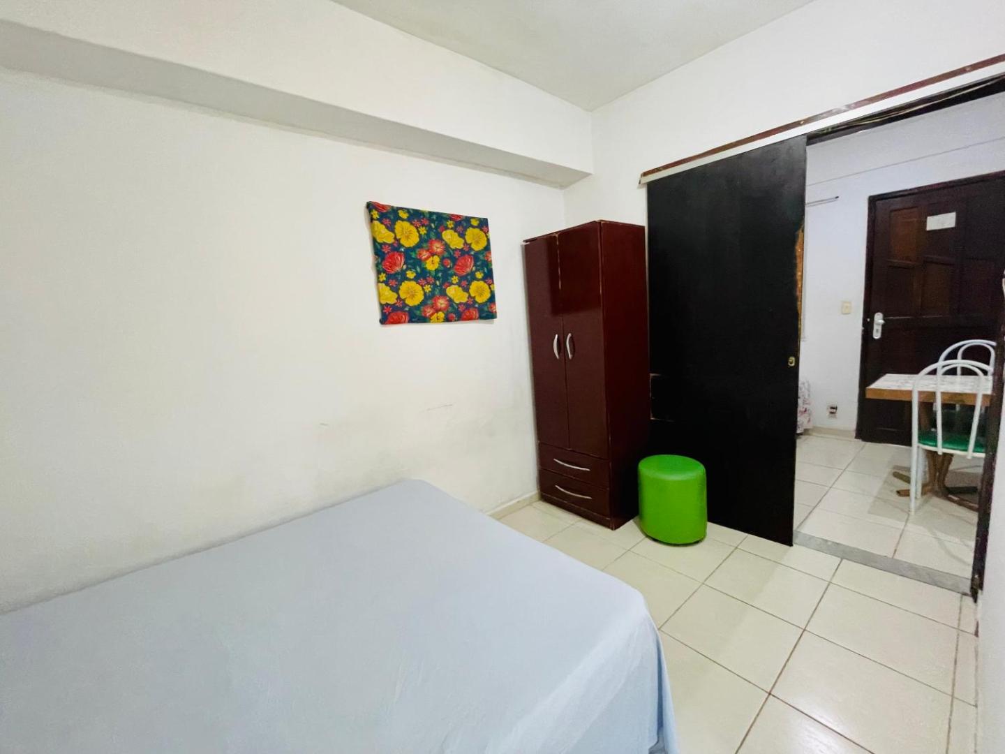Bild 6: Quarto, sala, cozinha e banheiro, ar condicionado, á 2 minutos da praia do porto da barra-203-46