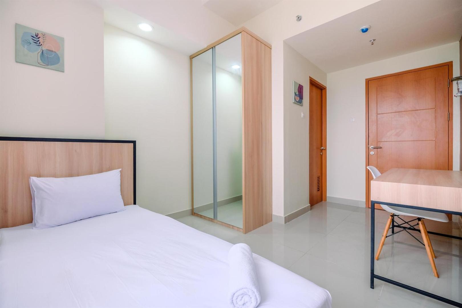 Bild 7: Nice 2BR at 26th Floor Evenciio Margonda Apartment By Travelio