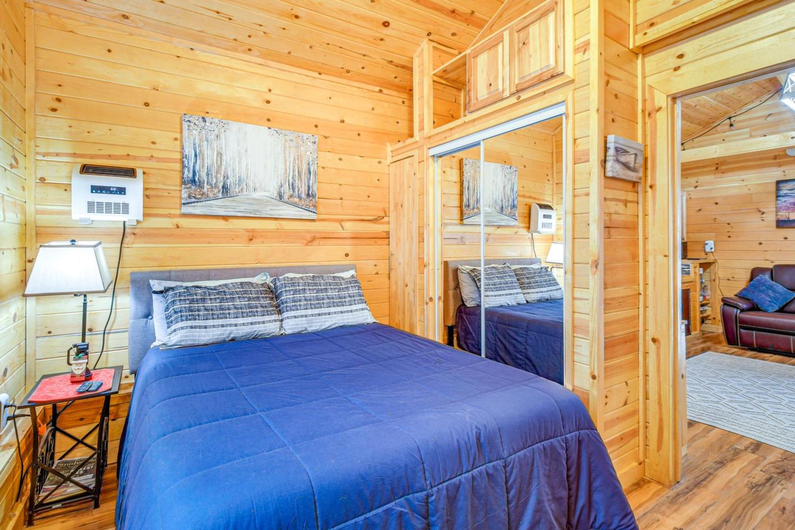 Kuva 5: Grill, Fire Pit Pet-Friendly Lakeside Cottage!