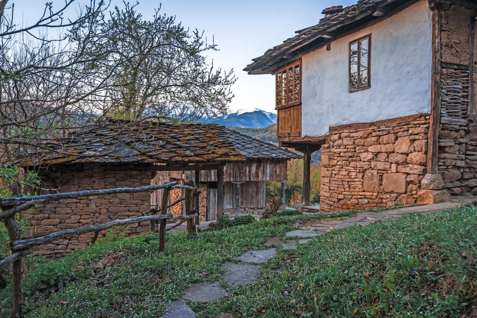 Foto 9: Authentic House with Stunning Mountain View - Karashka