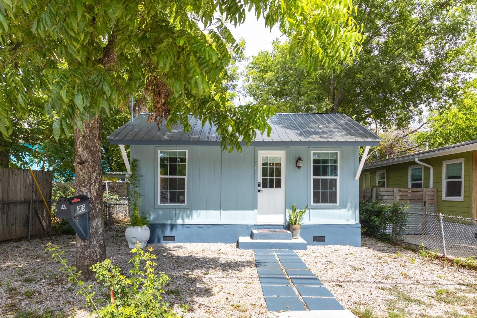 Photo 3 : Side by Side Downtown Homes Perfect for ACL, F1 & Football Group Stay