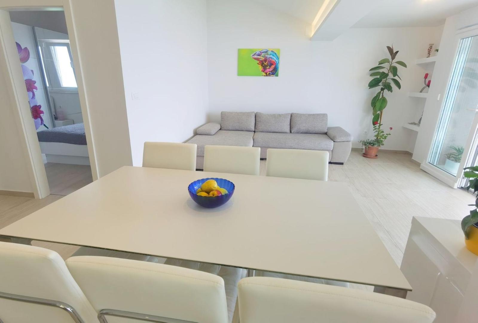 Foto 6: Apartment with a sea View No 10, first row by the sea, Beach house Ana