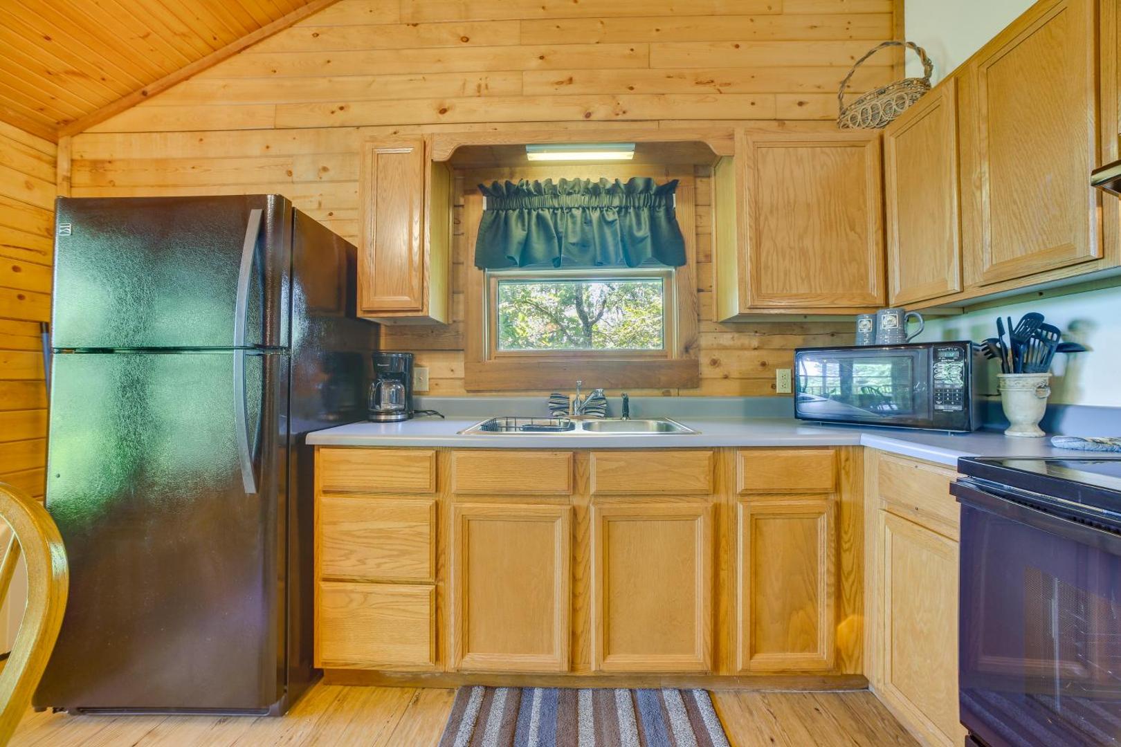 Billede 5: Studio with Mtn Views, 1 Mi to Thorncrown Chapel!