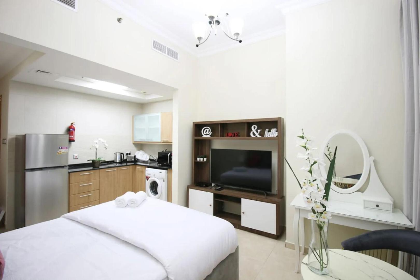 Photo 2 : Studio in Dubai Marina by beach & Metro - Z313