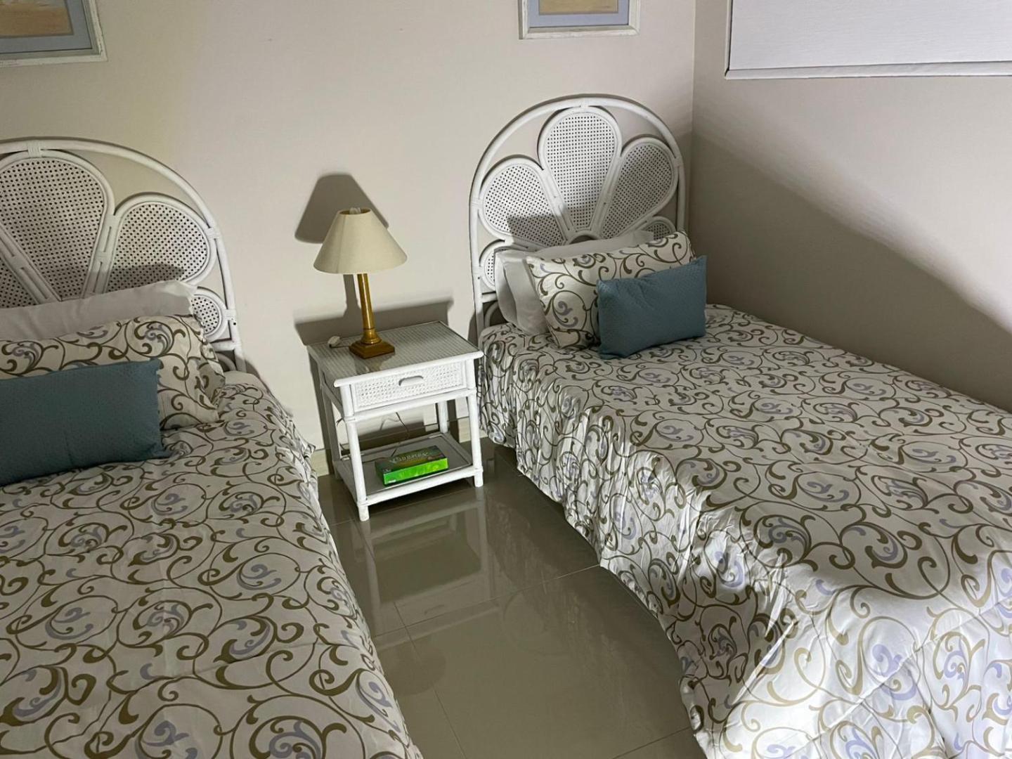 Fotografie 6: 3 - Bedroom Seafacing Margate Apartment