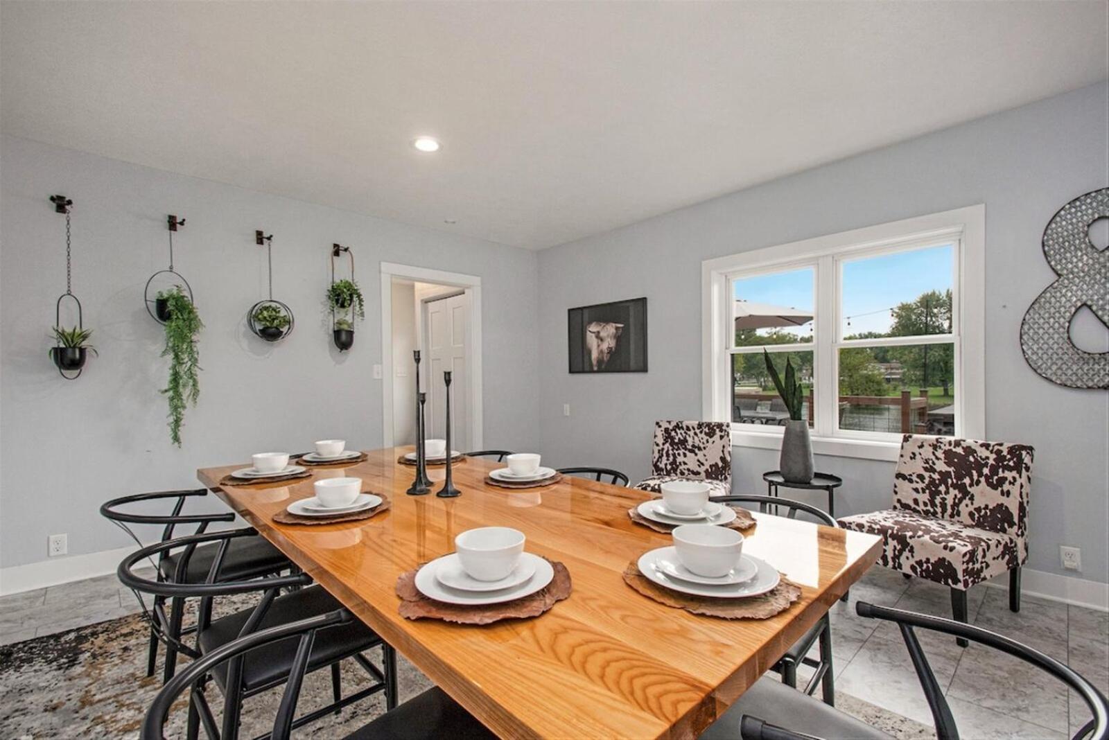 Bilde 10: Sunset Point - Spacious 4-bedroom house in Elkhart with WiFi, AC, Swim Spa