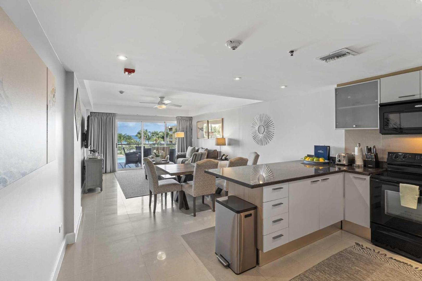 Foto 5: Beachfront - Summer View 2BR condo - A244