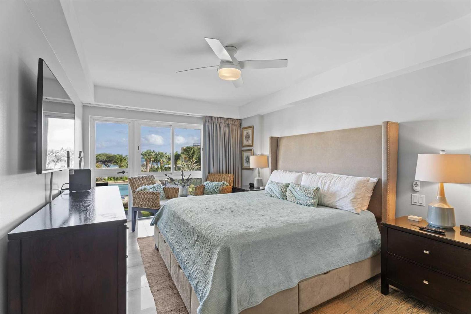 Foto 2: Beachfront - Summer View 2BR condo - A244