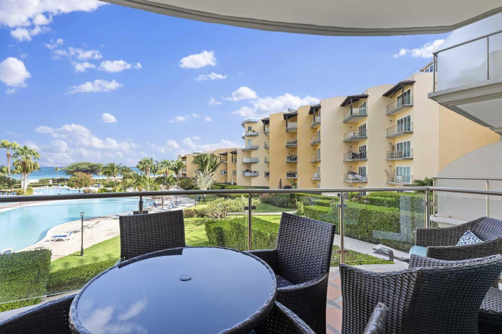Foto 7: Beachfront - Summer View 2BR condo - A244
