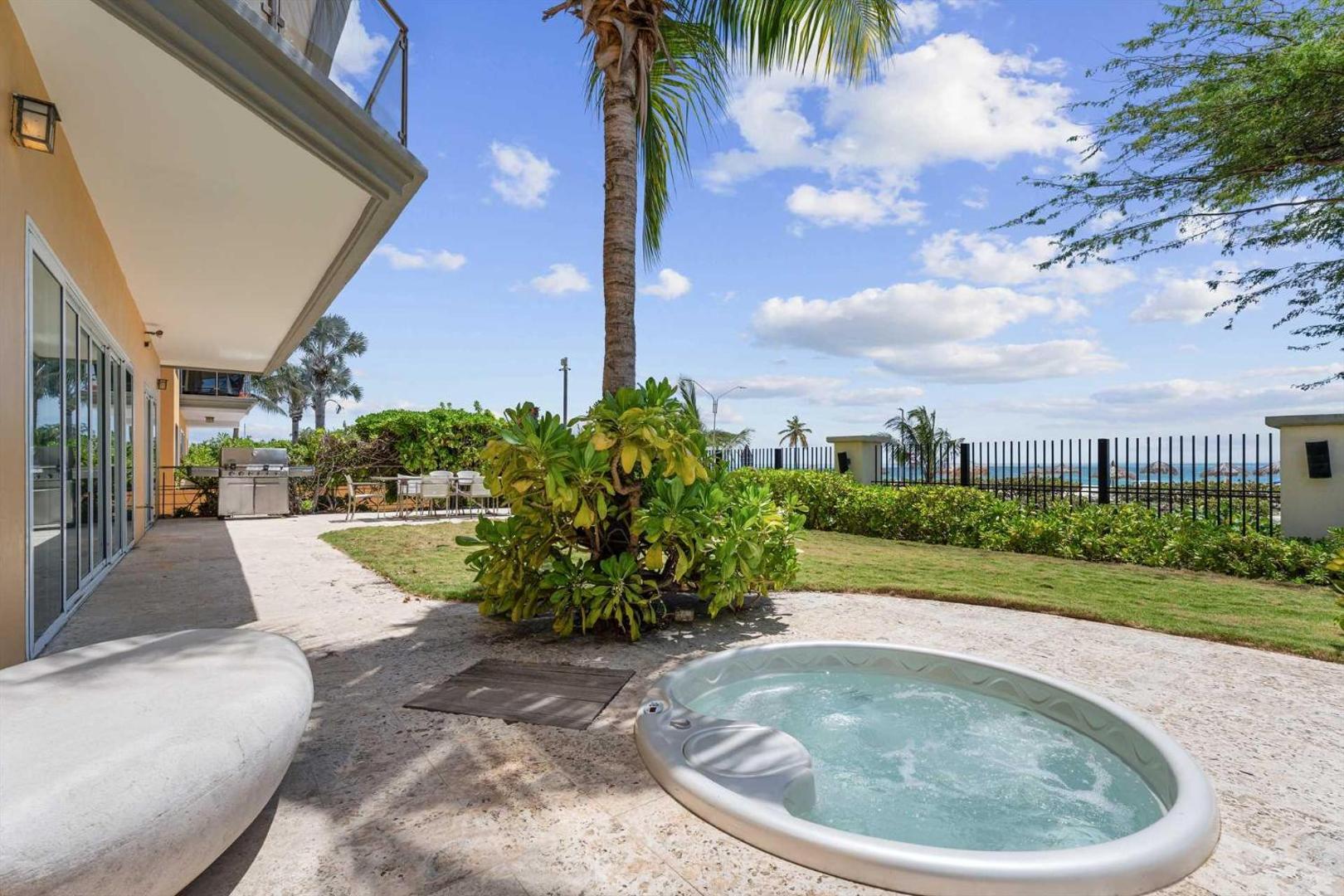 Foto 2: Beachfront - Grand Regency 5BR condo - BG131