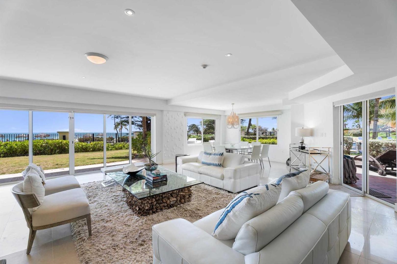 Foto 10: Beachfront - Grand Regency 5BR condo - BG131