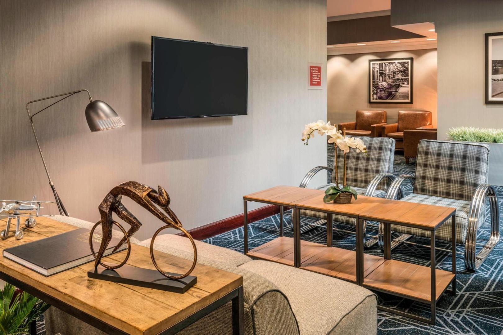 Фотография 3: Four Points by Sheraton Boston Logan Airport Revere