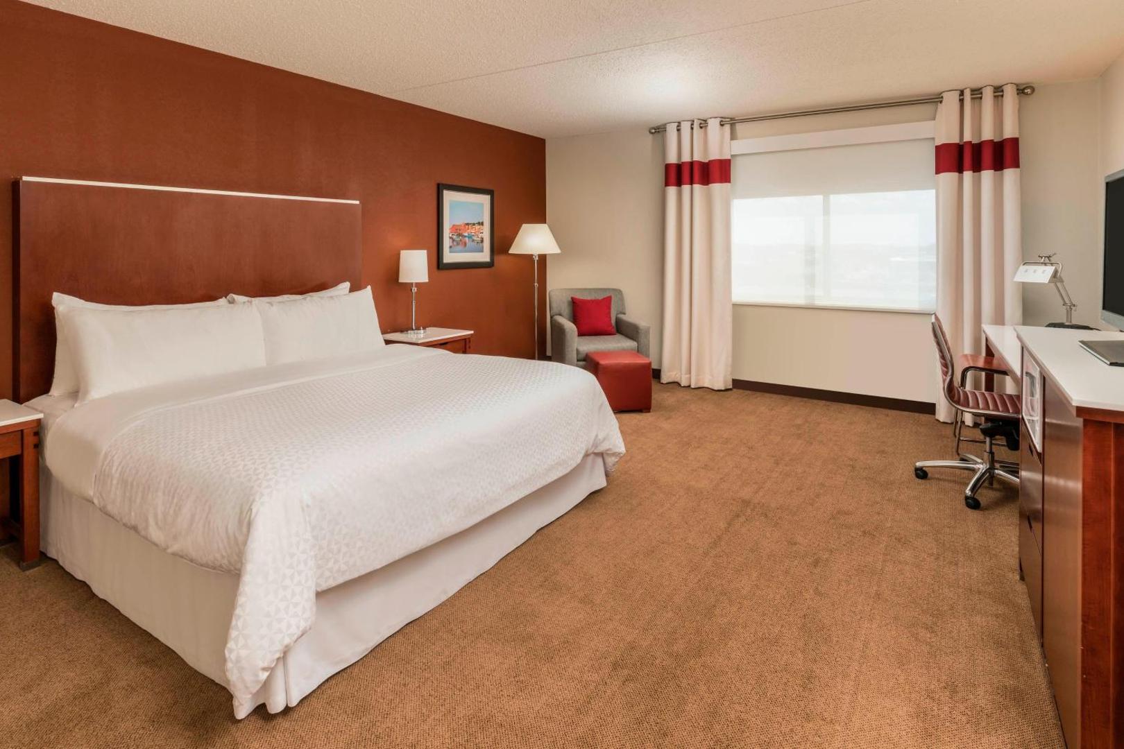 Фотография 8: Four Points by Sheraton Boston Logan Airport Revere