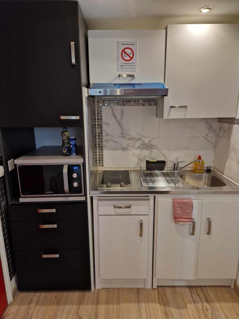 Fotografie 8: 06 - Très joli 2 pièces neuf climatisé pour 1 à 4 personnes avec 3 lits, vue sur jardin, parking privatif gratuit, grand fourgon possible, tout le linge de maison est fourni