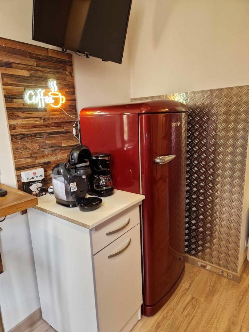 Fotografie 4: 06 - Très joli 2 pièces neuf climatisé pour 1 à 4 personnes avec 3 lits, vue sur jardin, parking privatif gratuit, grand fourgon possible, tout le linge de maison est fourni